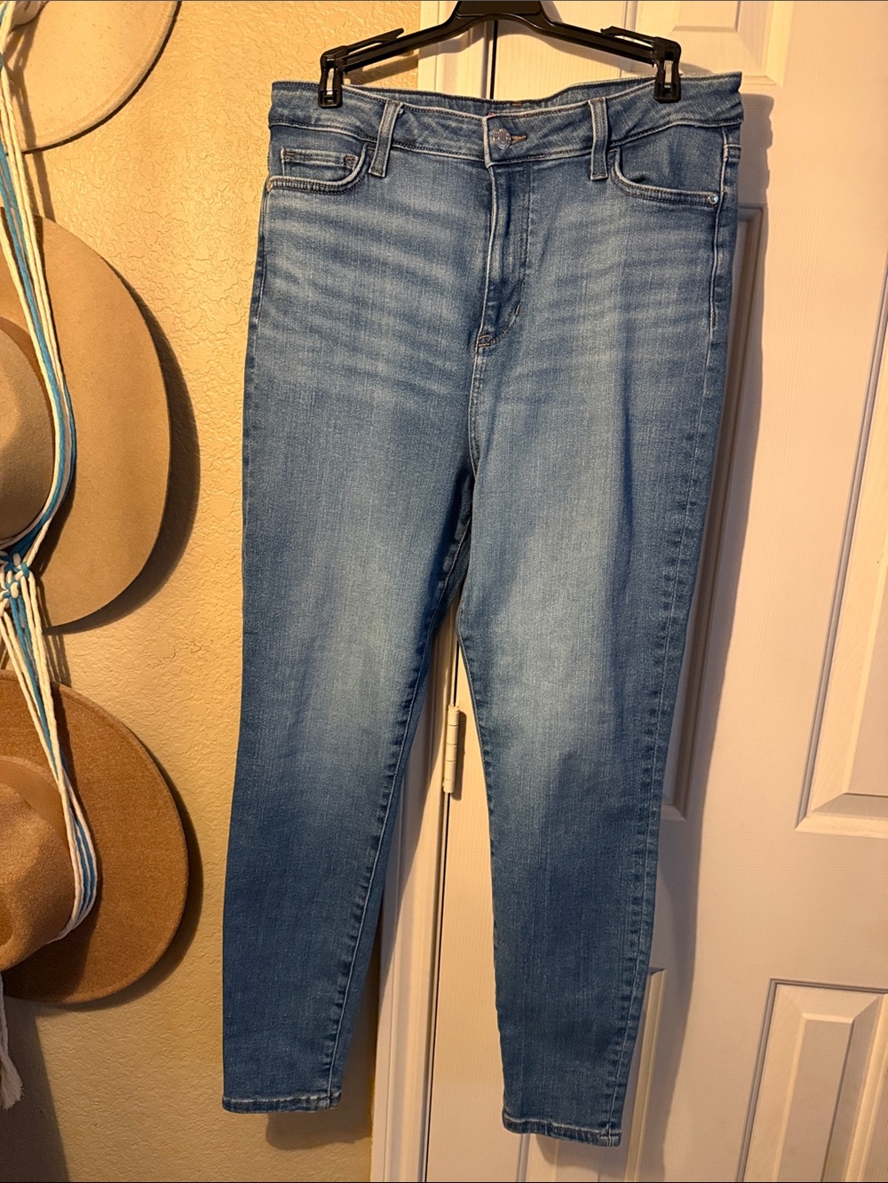 GUESS High Rise Skinny Jeans - Picture 3 of 11